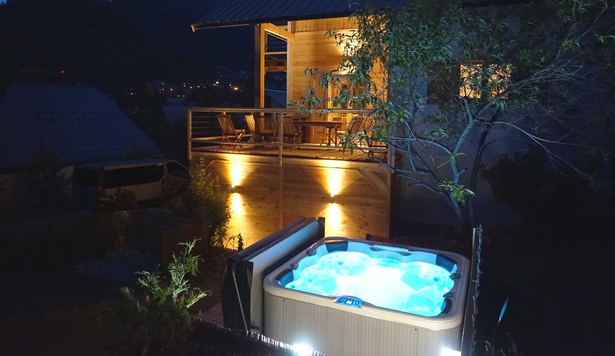 Outdoor hot tub